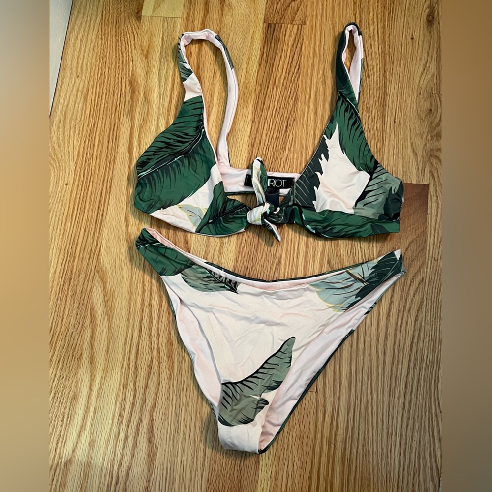 Beach Riot Women’s bathing suit… PALM print. Size Small